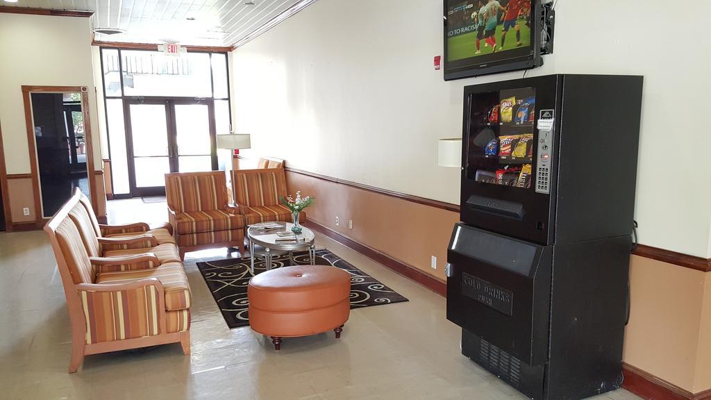 Red Carpet Inn & Suites Carneys Point/Wilmington Eksteriør billede