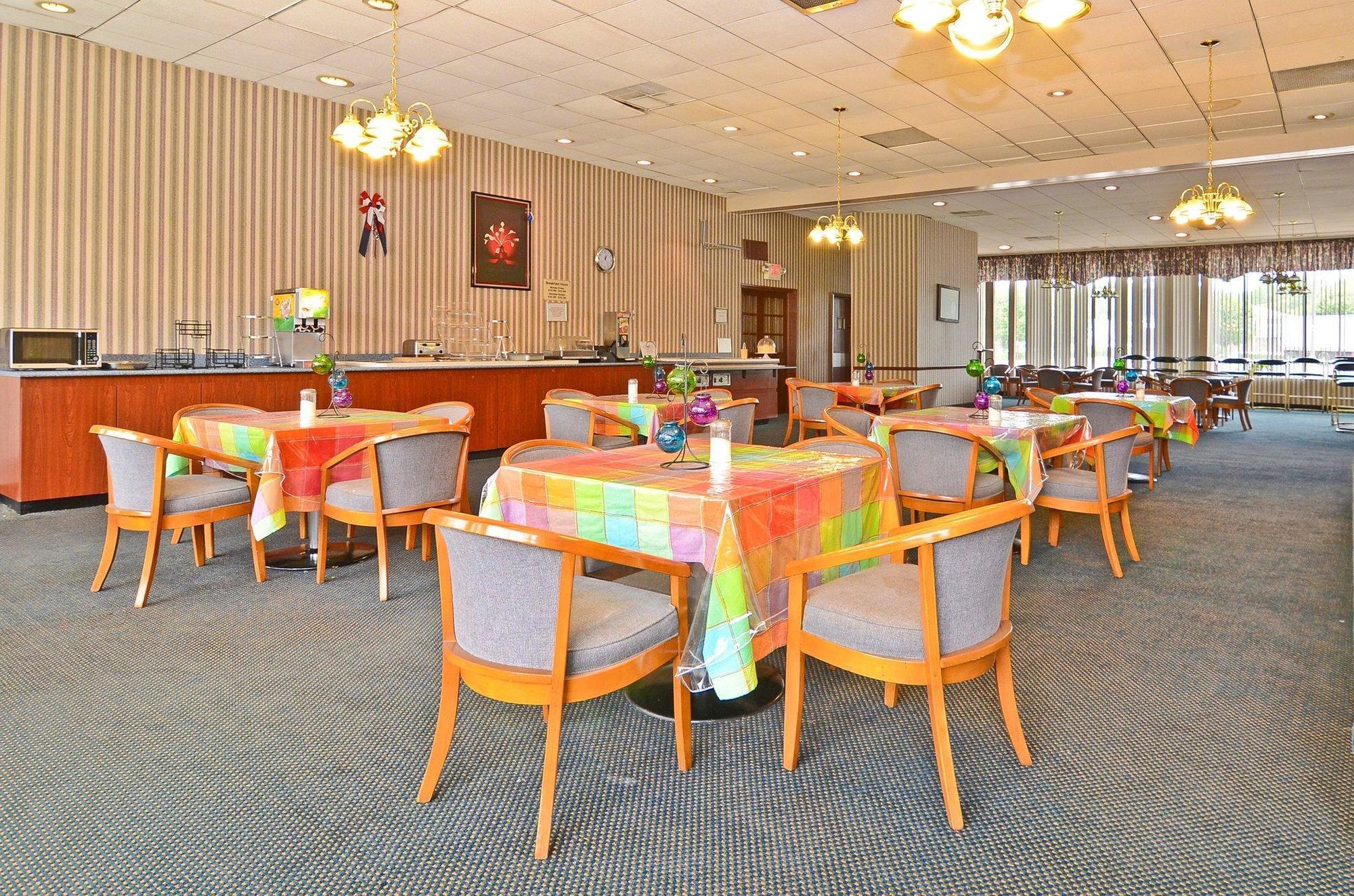 Red Carpet Inn & Suites Carneys Point/Wilmington Eksteriør billede