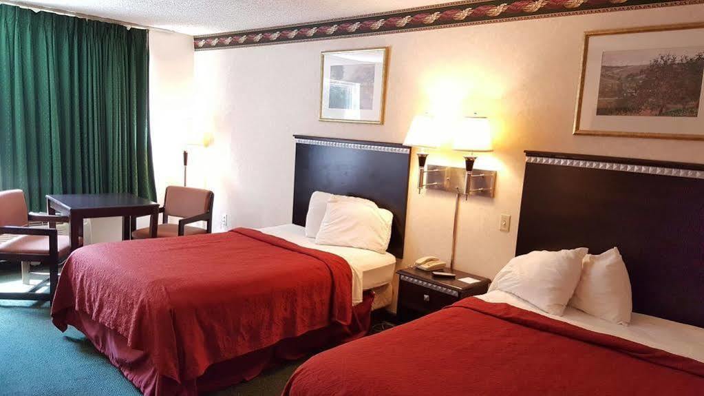 Red Carpet Inn & Suites Carneys Point/Wilmington Eksteriør billede